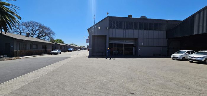 Industrial Warehouse To Rent in Blackheath: 3,083 sqm, 250 Amps power, secure park.