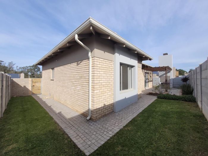 House for Sale in Mooikloof Country Estate: 3 beds, secure living, family amenities.
