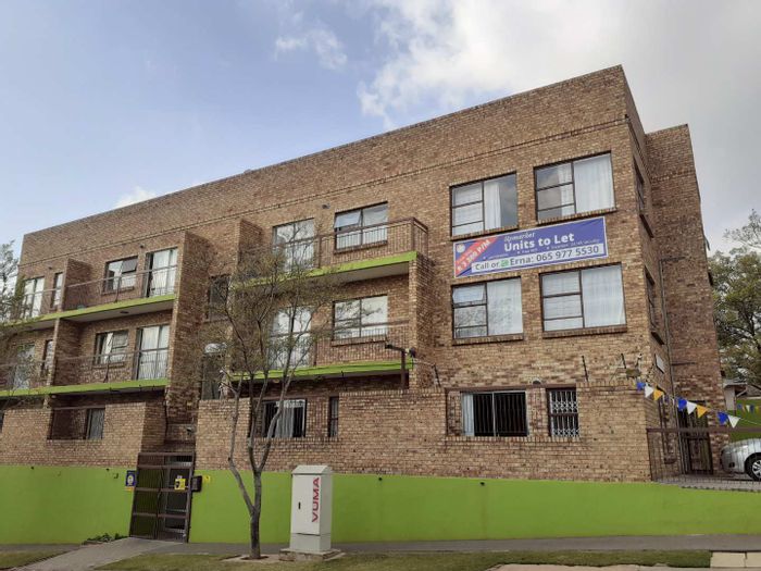 For Sale: Apartment in Westdene, ideal for student living with 24-hour security.