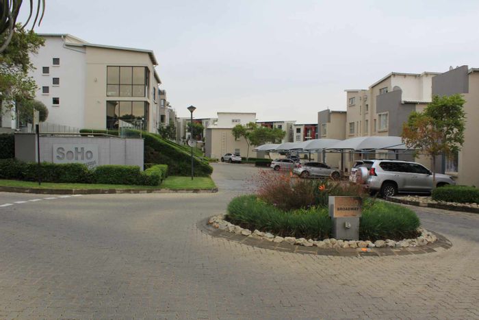 Lonehill Apartment For Sale: 2 Bedrooms, Pool, Gym, Garden, Secure Living.