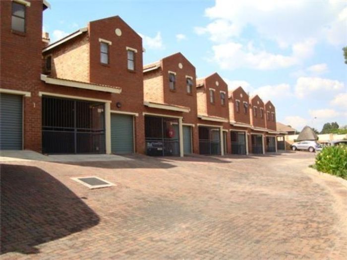 Edenvale Central Apartment To Rent: 3 beds, private garden, garage, near amenities.