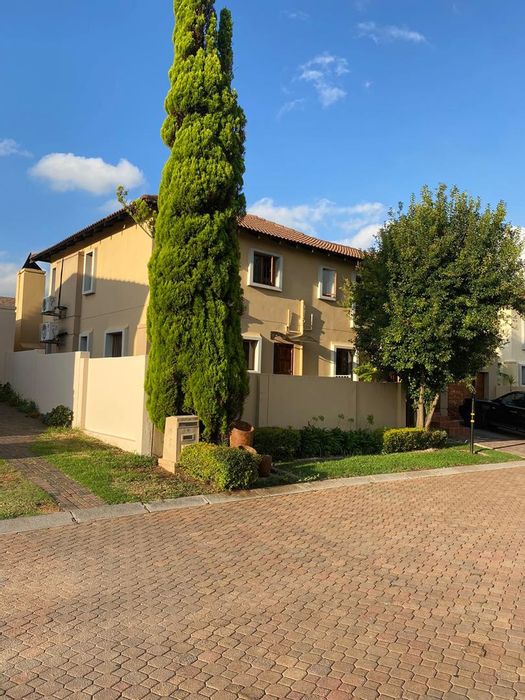 Property #2220297, Townhouse for sale in Kyalami Hills