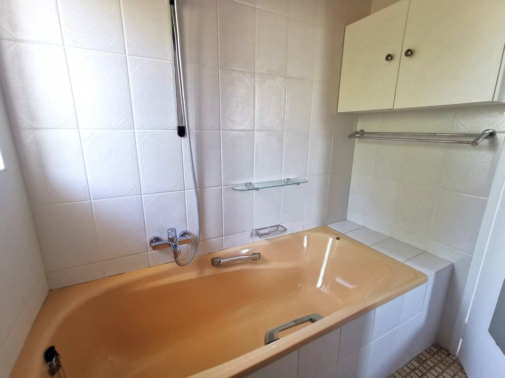 1ST FLOOR - BATHROOM WITH , BATHTUB, BASIN, SHOWER 