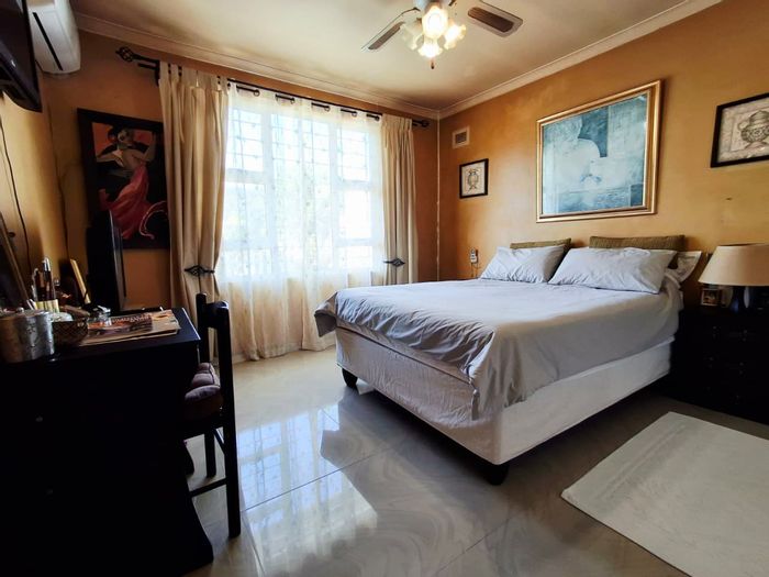 Townhouse in Sherwood For Sale: 2 beds, 24/7 security, near schools and malls.