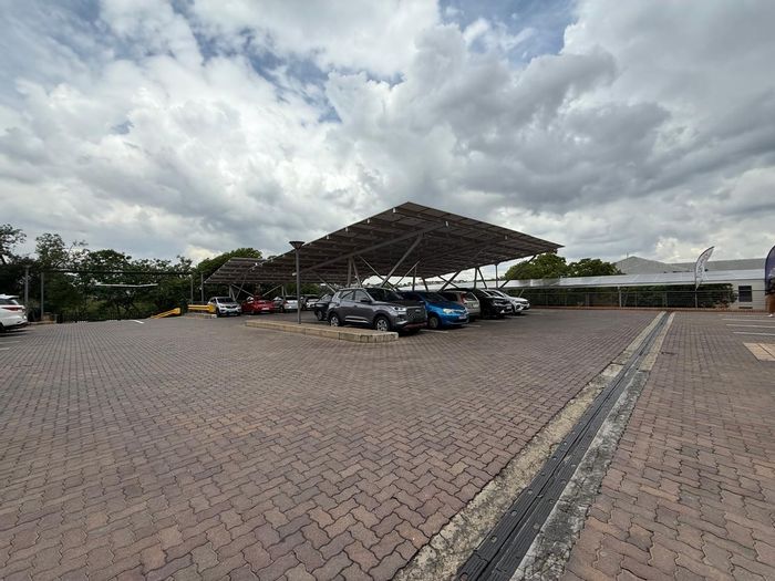 Office to Rent in Simba: 196m², secure parking, onsite security, lift access.