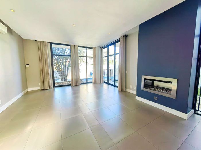 To Rent: Townhouse in Eros with 3 ensuite bedrooms, pool, and double garage.