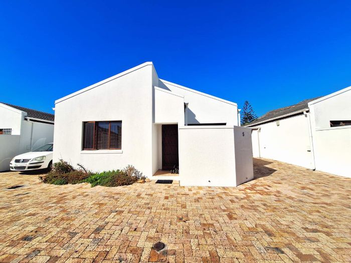 Property #2221362, House for sale in Muizenberg