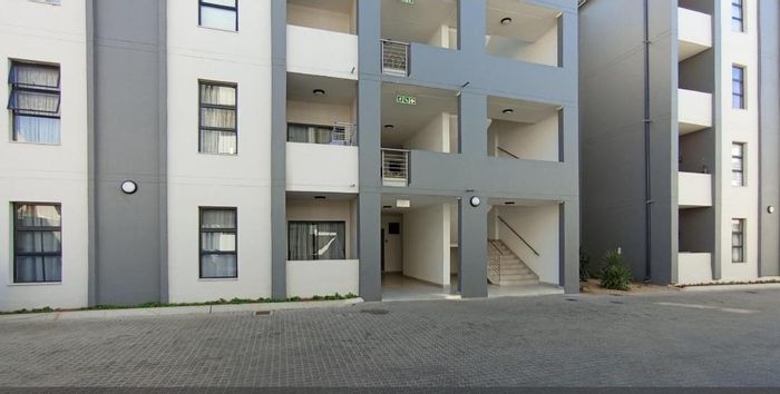 For Sale: Apartment in Midridge Park with garden, laundry, and close to amenities.