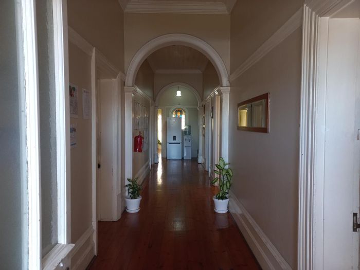 Office To Rent in Mill Park: 5 offices, boardroom, parking, and Cape Road exposure.
