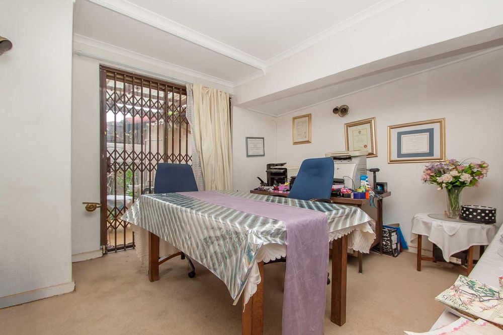 Dining with sliders to front patio