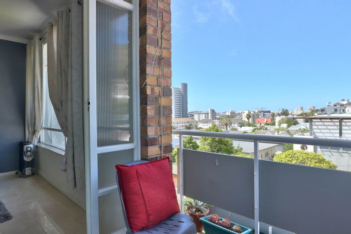 Property #1263399, Apartment pending sale in Sea Point