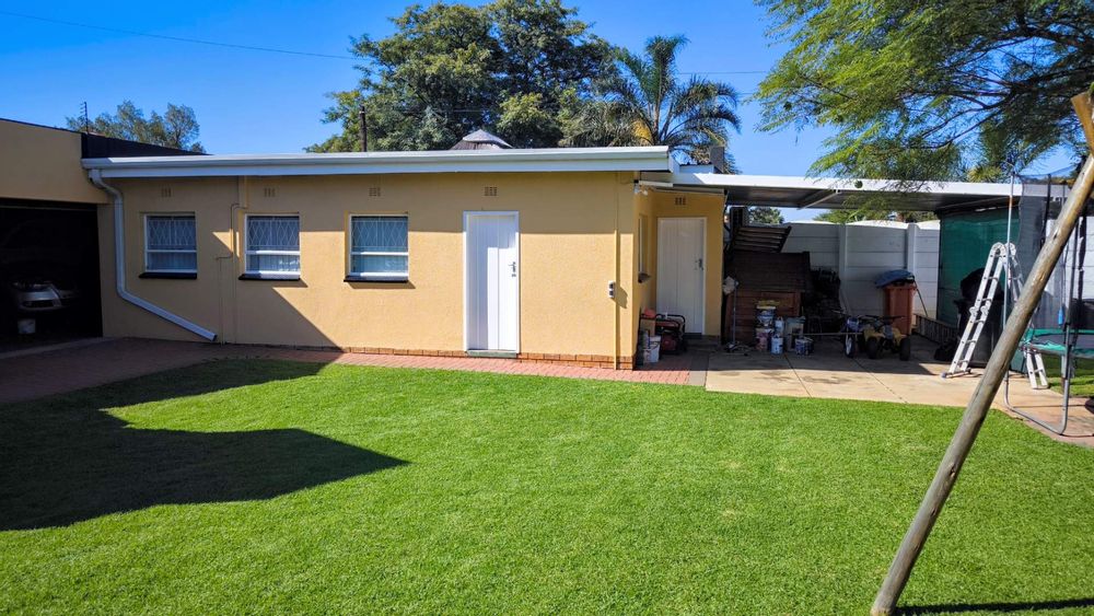 Large offices / garages