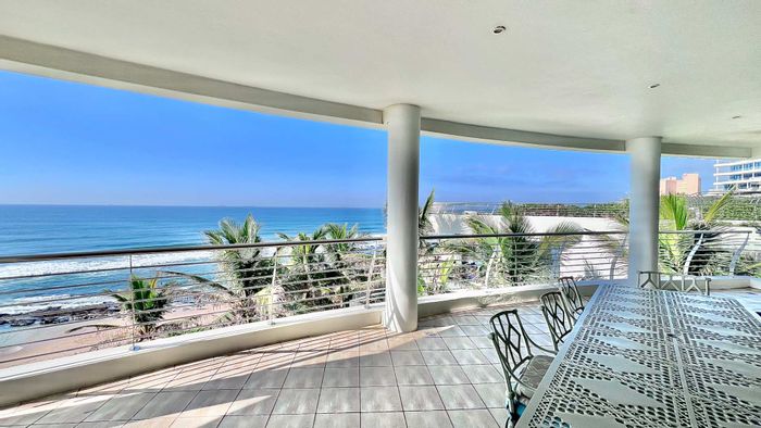 Beachfront apartment in Umhlanga Rocks Central, 3 en-suites, pool, secure parking. To Rent.