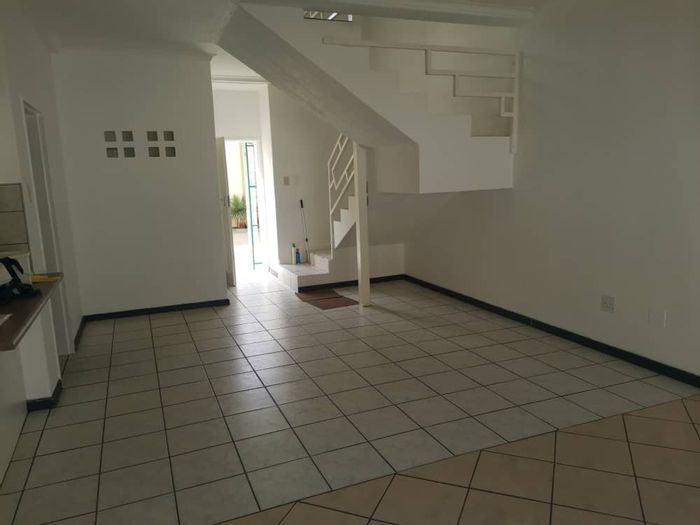 Property #2477608, Townhouse For Sale in Hochlandpark