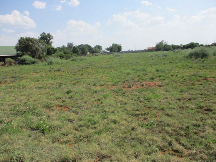 Vacant Land Residential For Sale in Henley On Klip, 4,064 m² with services.