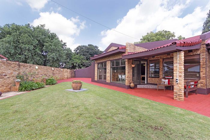 Culemborgpark House For Sale: Spacious living, gas braai, double garage, workshop.