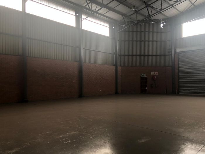 Industrial space to rent in Cosmo Business Park, 677 m² with office areas.