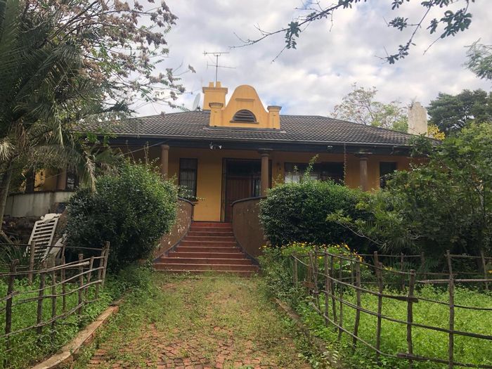 For Sale: Spacious Observatory house with 4 bedrooms, outbuildings, and ample parking.