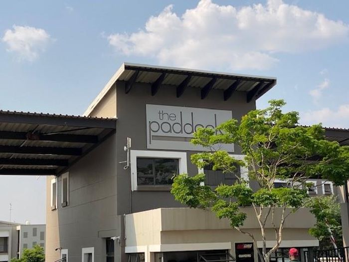 Dainfern Apartment For Sale: 2 beds, balcony, secure estate, great amenities.