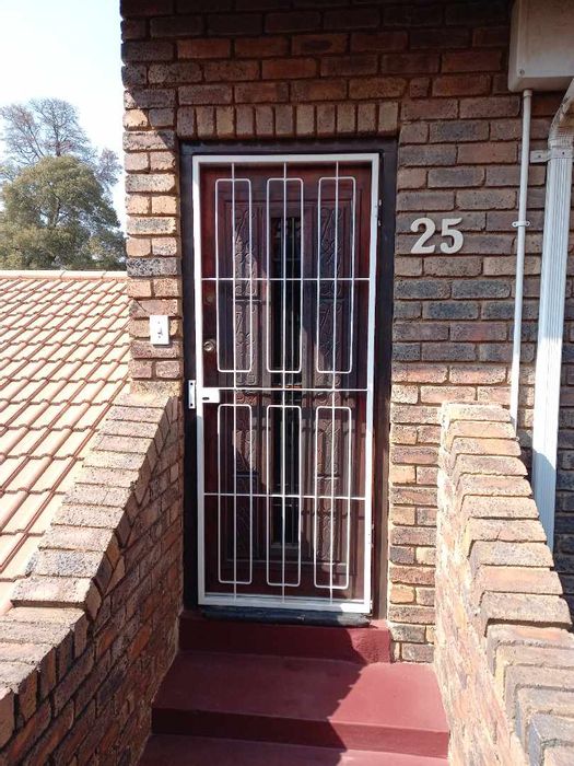 Bergbron Apartment To Rent: 1 Bed, Garage, Fibre Ready, Secure Complex.