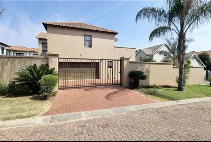 Property #2266641, House rental monthly in Greenstone Hill Central