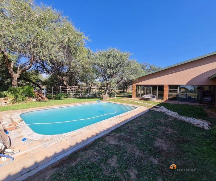 House to Rent in Out Of Nature Estate: 4 beds, pool, office, entertainment area.