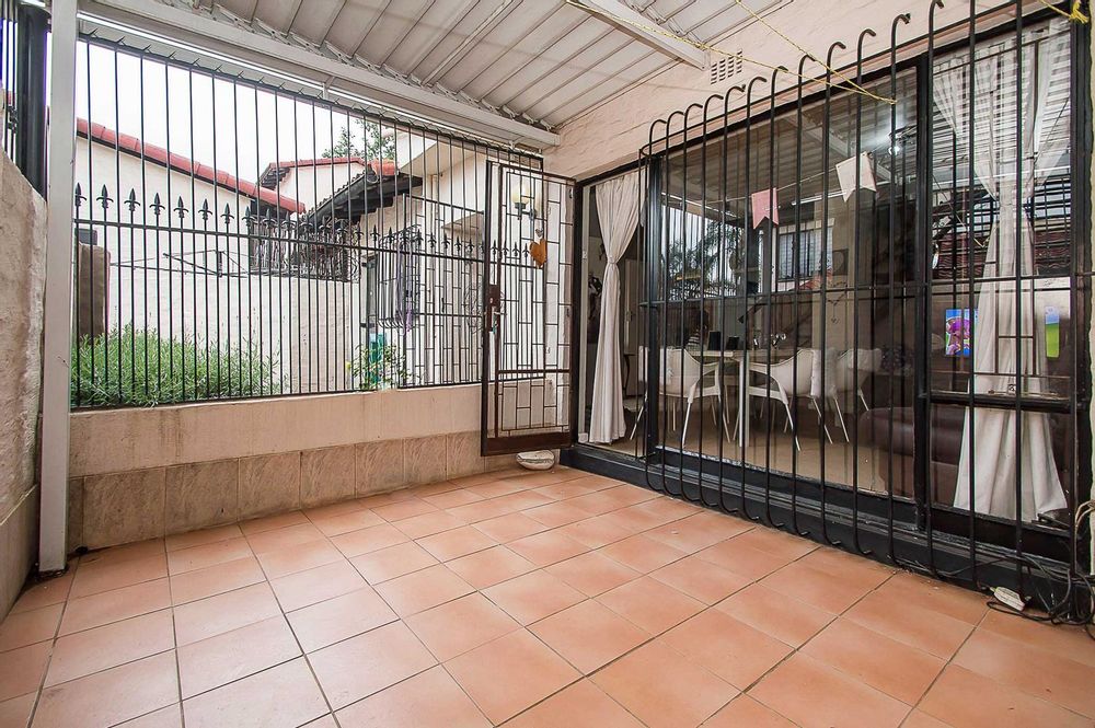 Enclosed patio ideal for gym or play area 