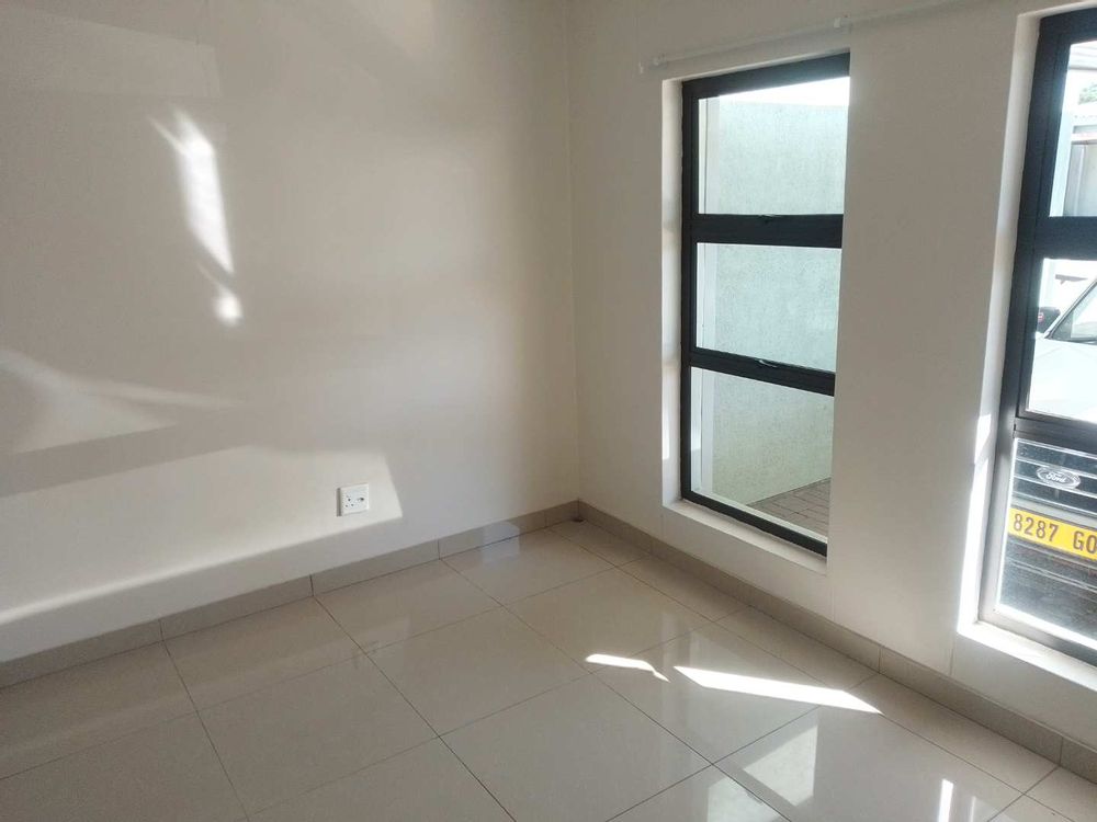 The Main Bedroom can be found to the front section of the home, next to the under-cover parking. 