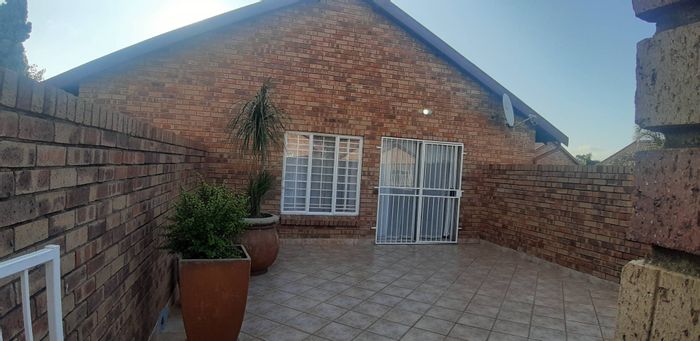 Property #2218140, Apartment for sale in Highveld & Ext