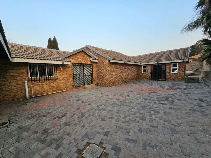 Property #2173063, House for sale in Country View
