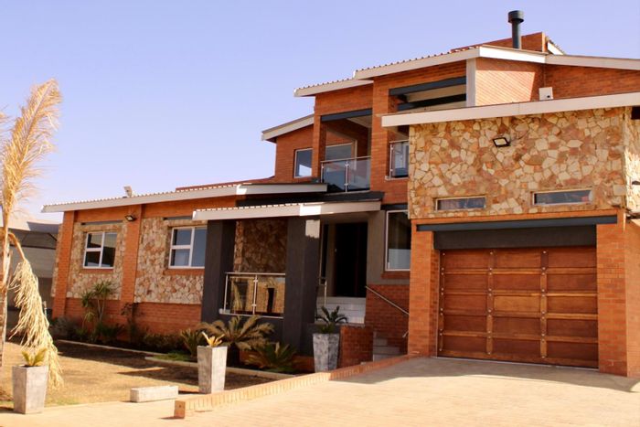 House for Sale in Bronkhorstbaai: Five bedrooms, pool, security, and lake access.