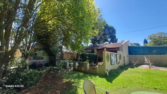 Property #2358253, Cottage Rental Monthly in Woodmead