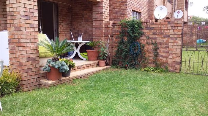Property #1381502, Townhouse for sale in Mooikloof Ridge