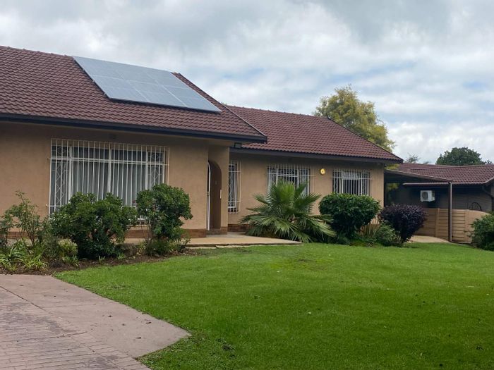 For Sale: Spacious Brackendowns house with pool, entertainment area, and study.