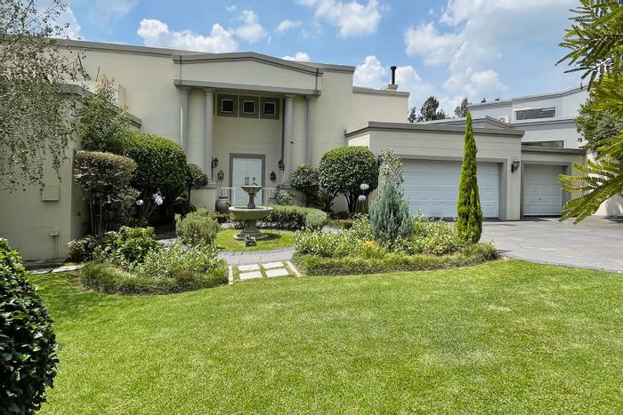 House To Rent in Dainfern Golf Estate with pool, study, and staff quarters.