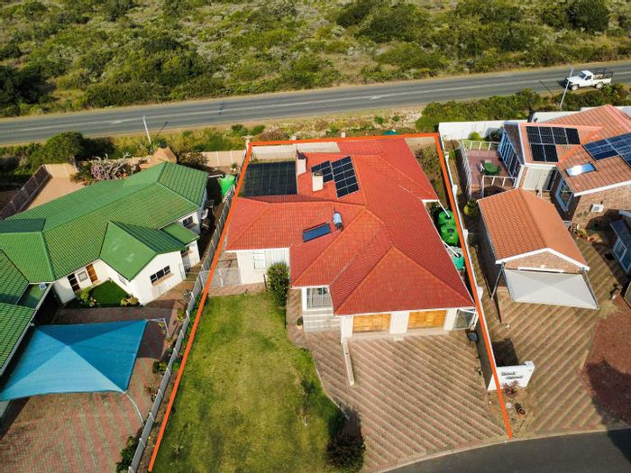 Property #2421916, House For Sale in Still Bay West