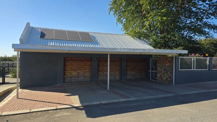 Spacious Outjo Central house with pool, gym, and ample parking for sale.