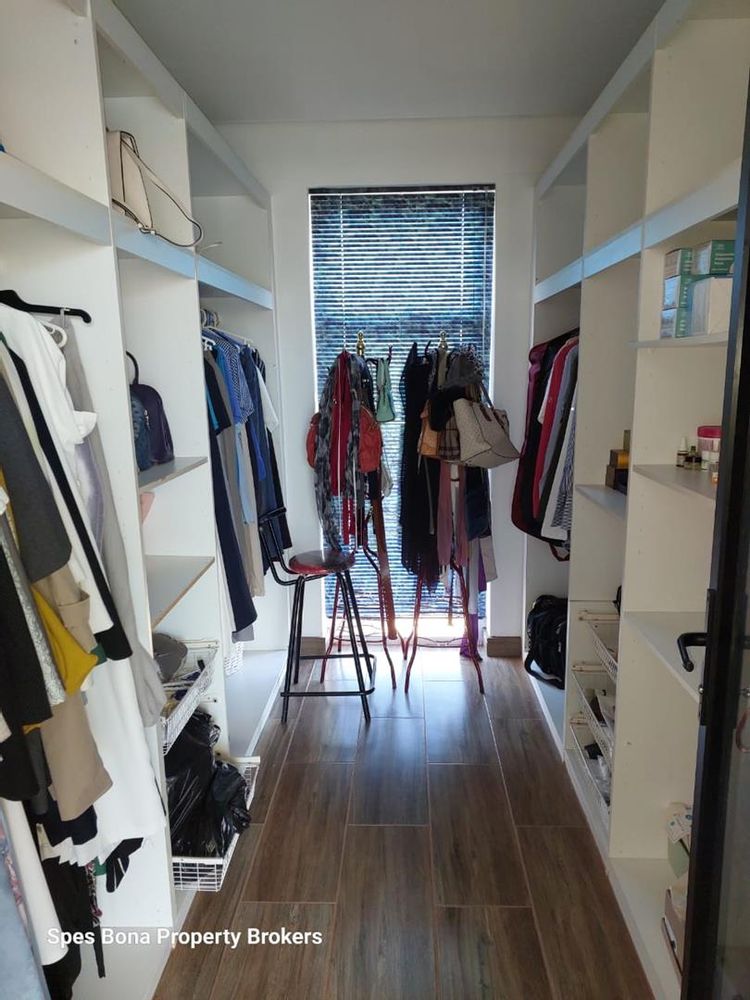 Walk-in closet