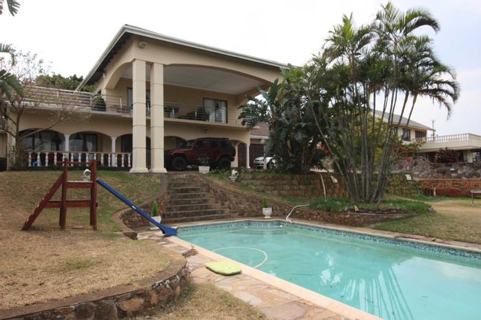 La Lucia House For Sale: 4 beds, pool, flatlet, sea views, secure parking.