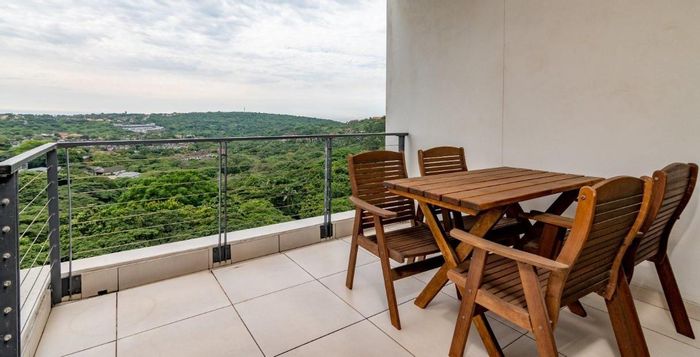 Seaward Estates Apartment To Rent: 2 beds, pool access, parking, forest views.