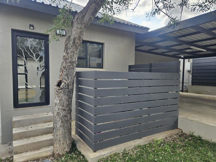 Property #2249385, Townhouse rental monthly in Hoedspruit Central