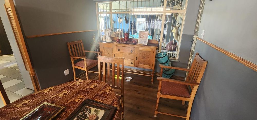 Dining and lounge area