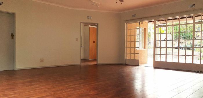 Kingsview Townhouse For Sale: 3 bedrooms, 2 baths, double garage, spacious yard.