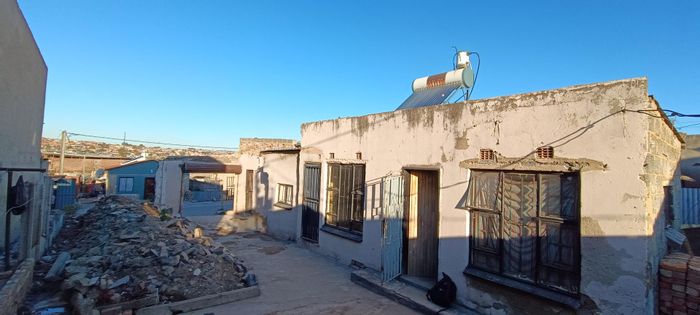 House For Sale in Ivory Park: Spacious yard, potential for rental income expansion.