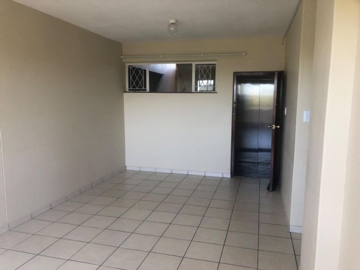 Northdene Apartment To Rent: 2 bedrooms, braai area, parking, R6500 including water.