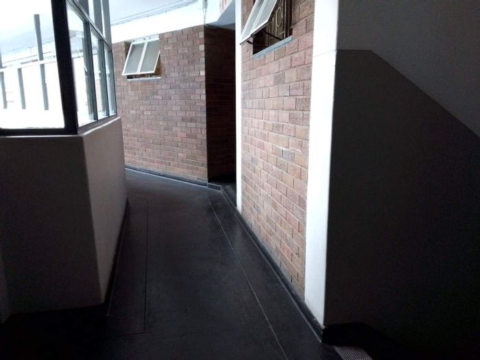 2-Bedroom Apartment For Sale in Durban Central with 24/7 security and prime location.