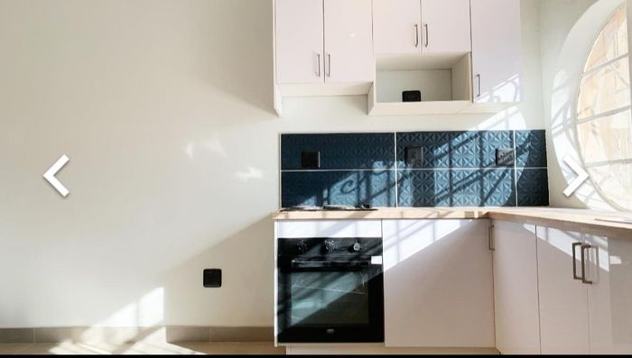 Cottage To Rent in Orange Grove: Free WiFi, prepaid utilities, open parking.