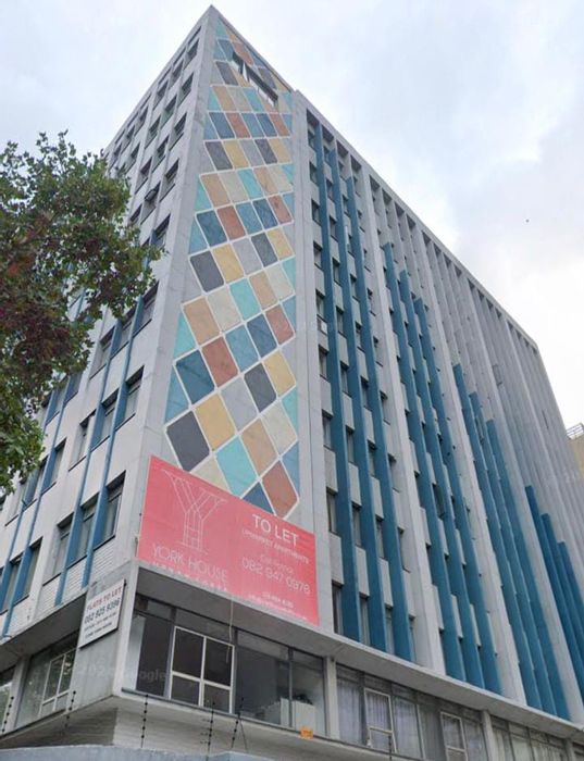 Apartment To Rent in Johannesburg Central: Prime location, braai area, onsite laundromat.