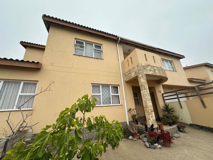 For Sale: Townhouse in Swakopmund Ext 9 with pool and spacious garden.