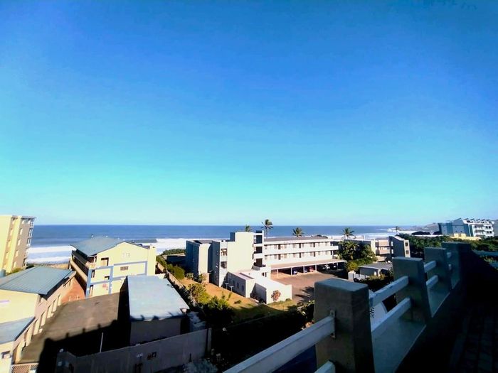 For Sale: Apartment in Manaba Beach with sea views, garage, and beach access.